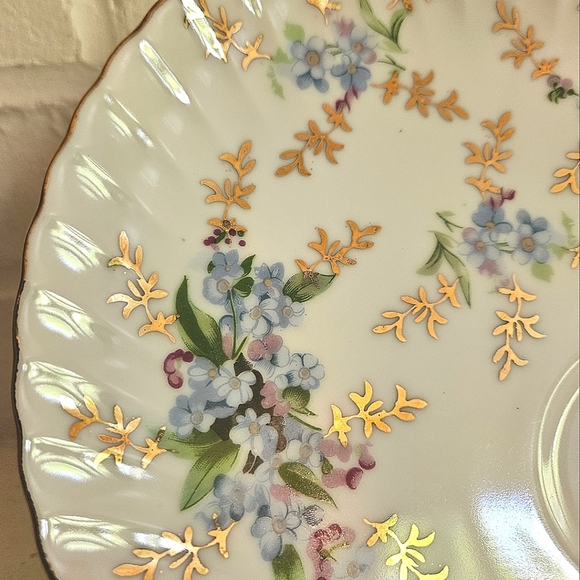 Vintage Shell Shaped Tea Plates Saucers - Picture 2 of 4